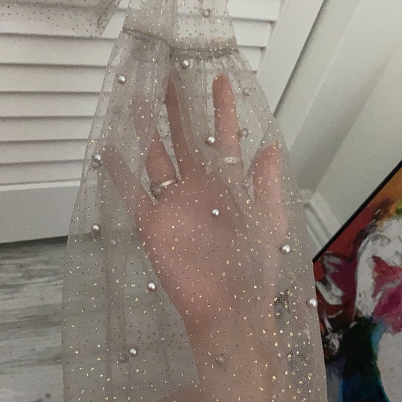 Beautiful top - Picture 2 of 4